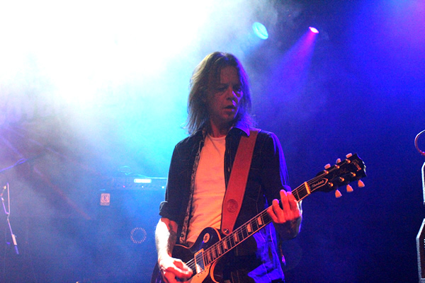 On Solid Ground in Effenaar Eindhoven